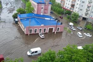Львів затопило: Через сильну зливу вулиці міста перетворилися на річки – фото, відео