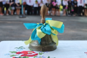 В Україні відзначають свято "Останнього дзвоника"