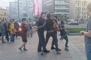 У Москві поліцейські грубо затримали 10-річного хлопчика за декламування Шекспіра – відео
