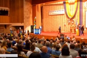 Червона доріжка та автограф-сесія: У Києві відсвяткували півстоліття з дня заснування "Журналістської весни"
