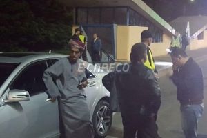 У Києві водій Lexus боком збив трьох пішоходів і втік, покинувши елітне авто