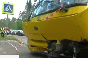 ДТП в Києві: легковик протаранив маршрутку, більше 10 постраждалих