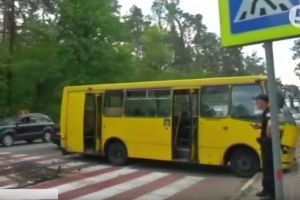 10 постраждалих і відірване колесо: У Києві сталося моторошна ДТП легковика і маршрутки – фото 