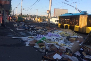 І відкрився широкий обрій: в Києві біля метро "Петрівка" знесли МАФи
