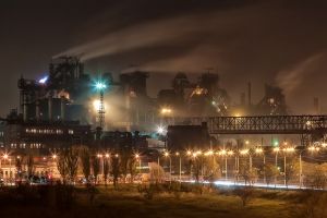 Гройсман про підвищення з/п на меткомбінатах: Прийшов час повертати українців в Україну