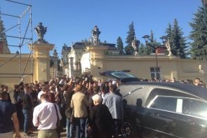 Траурний кортеж з тілом Любомира Гузара прибув до Львова