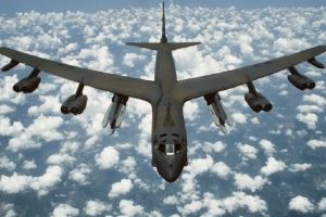 Американський бомбардувальник, здатний нести ядерну зброю, здійснив політ біля кордонів РФ – ЗМІ