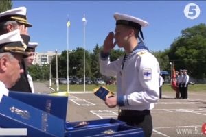 За стандартами НАТО: в Одесі лави ВМС поповнили 74 майбутні офіцери – відео