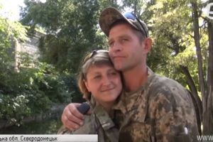 Із передової до РАЦСу: в Сєвєродонецьку відсвяткували фронтове весілля – сюжет