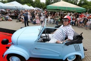 У Мережі з’явилися яскраві фото з Міжнародного фестивалю ретро-автомобілів у Львові