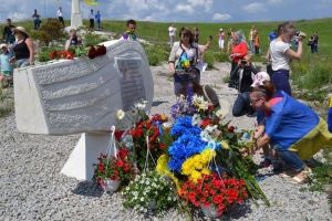 Неподалік Слов'янська вшанували пам'ять екіпажу літака Ан-30Б – відео