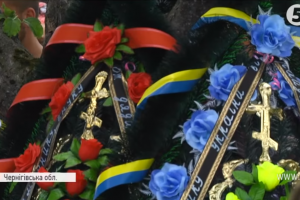 Зі сльозами на очах: як Чернігівщина проводжала 21-річного морпіха &ndash; фоторепортаж