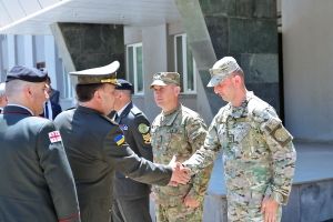 Полторак відвідав школу підготовки сержантів у Коджорі: Україна втілюватиме досвід Грузії