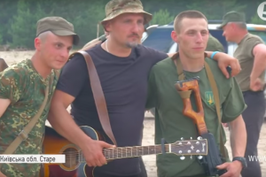 З новими та старими піснями: бійців Нацгвардії з концертом відвідав співак Сергій Фоменко