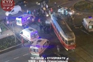 "Аварійна політика": народний депутат в Києві протаранив трамвай – відео з місця ДТП