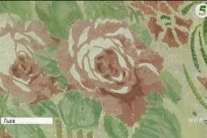 Троянди та старовинні розписи: у Львові радянський ремонт роками приховував мистецтво