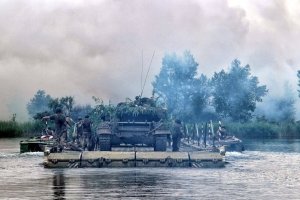 Вражаючий вишкіл на воді: як ЗСУ форсують водні перешкоди – ФОТО