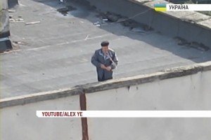 Пенсіонер влаштував стрілянину, а потому скоїв суїцид. Харків [відео]