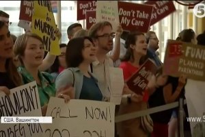 ФОТО: Сотні американців обурені новим законопроектом на заміну Obamacare