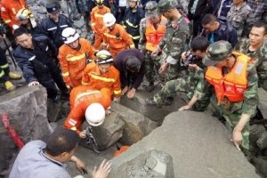 У Китаї стався зсув: понад 100 людей опинилися під завалами