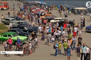 У цетрі Києва відбувся парад ретро-автомобілів