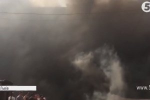 У Львові невдоволені Садовим: підпалили димові шашки