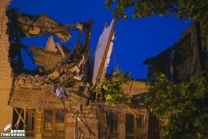 В окупованому Донецьку обрушилося кілька поверхів університету торгівлі – фоторепортаж