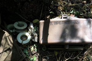 РФ продовжує забезпечувати найманців: у зоні АТО знайшли російські сухпайки і спорядження – фотозвіт