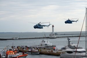 Десантування над водою та покладання вінка: як в Одесі відзначили 25 річницю ВМС ЗСУ