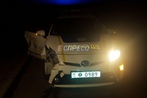 У Києві невідомий на викраденому Range Rover протаранив автомобіль поліцейських 