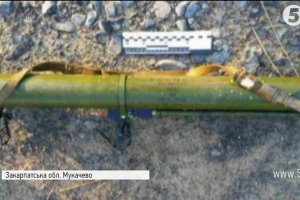 У Мукачевому із гранатомета обстріляли крамницю