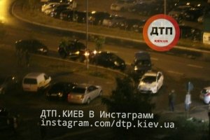 У Києві невідомий вистрілив у обличчя велосипедисту і "спокійно пішов в сусідній під'їзд" – ЗМІ