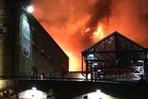 У Лондоні горить ринок Camden Market – з пожежею боряться 70 рятувальників