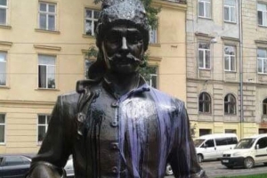 У Львові невідомі спаплюжили пам'ятник натхненнику "віденської кави"