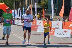 Аби зібрати гроші на спортивний протез, ветеран АТО пробіг на протезі звичайному марафон у 2 км