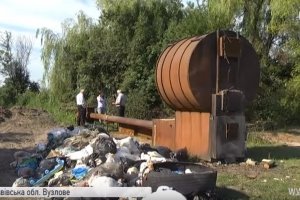 Колапсу не буде: На Львівщині винахідник облаштував особливий міні-сміттєспалювальний завод – відео