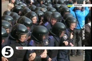 Коряк: Правоохоронці застосовували сльозогінний газ під час сутичок біля Київради [відео]