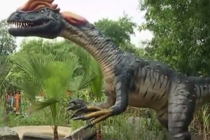 Рухаються та лякають: у Лондоні відкрили виставку "живих" динозаврів &ndash; ФОТО