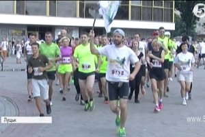 Врятувати 7-річну Настуню: мешканці Луцька масово прийшли на благодійний забіг