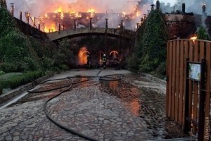 Масштабна пожежа в Одесі: на пляжі "Ланжерон" згорів ресторан – фоторепортаж 