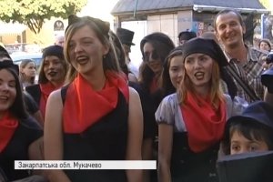 "Берти-Бачі на удачу": як на Закарпатті святкують День сажотруса