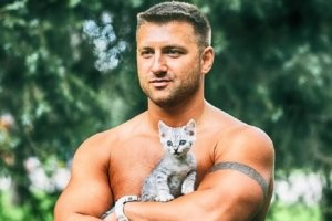 "Не купуй вірність – візьми в притулку": У Дніпрі ветерани АТО знялися у відвертій фотосесії задля кошенят