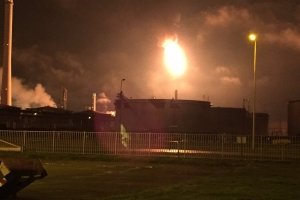 У Нідерландах сталася пожежа на найбільшому нафтопереробному заводі Європи – відео