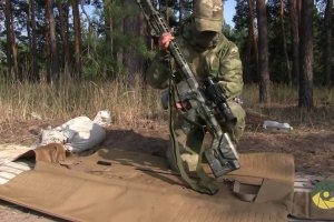 Військове телебачення: як дівчина-снайпер пристрілку сучасної гвинтівки проводила
