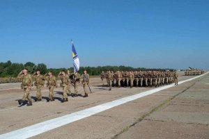 Українські морпіхи й курсанти ВМС ЗСУ тренують стройовий вишкіл до Дня Незалежності