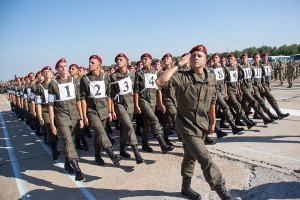 Мужність та сила української армії: як захисники готуються до параду - фото