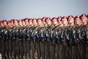 Експерт: "Під час війни паради і проводяться"