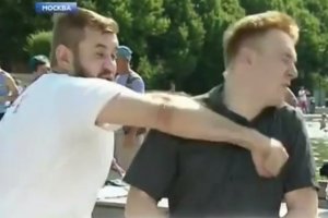 У Росії ВДВшник у прямому ефірі вдарив журналіста 