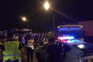 Через відсутність води і світла понад 200 киян блокують Харківське шосе – фотозвіт
