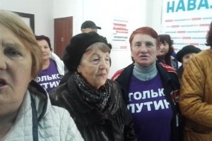 У Росії "Загони Путіна" знов напали на штаб Навального